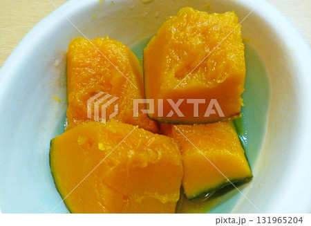 ホクホクしたうまさ、甘みたっぷりの秋野菜,カボチャの煮物の小鉢料理の写真 131965204