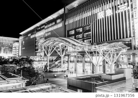 福岡 夜の博多駅博多口 モノクロ 福岡 夜の博多駅博多口 モノクロ 131967356