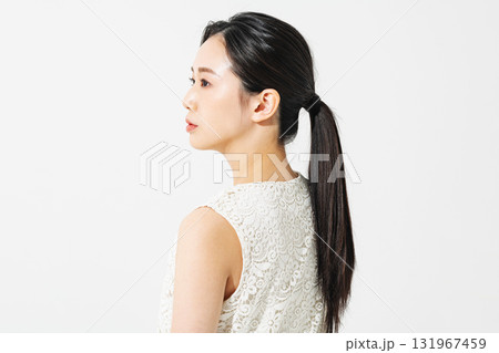 若い女性の横顔 131967459