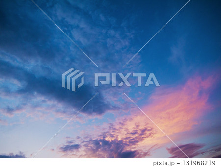 夕日に染まる雲 夕日に染まる雲 131968219