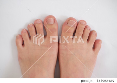40代女性の足　 131968485