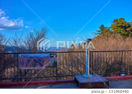 東京都八王子市高尾町(高尾山)の高尾山駅(改札側)展望台から北側の眺望案内 東京都八王子市高尾町(高尾山)の高尾山駅(改札側)展望台から北側の眺望案内 131968490