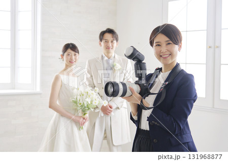 ブライダルフォトグラファー ポートレート カメラ目線 ブライダルフォトグラファー ポートレート カメラ目線 131968877
