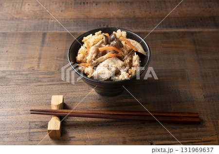 鮭缶ときのこの炊き込みごはん 鮭缶ときのこの炊き込みごはん 131969637