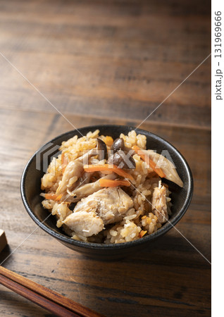 鮭缶ときのこの炊き込みごはん 鮭缶ときのこの炊き込みごはん 131969666