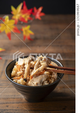 鮭缶ときのこの炊き込みごはん 131969687