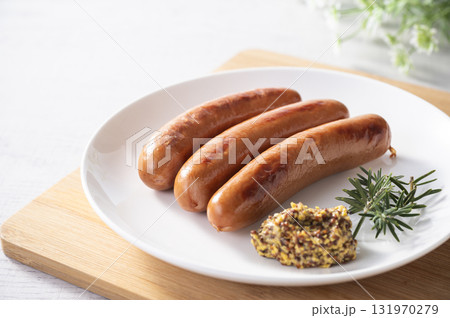 こんがりソーセージ　粒マスタード添え 131970279