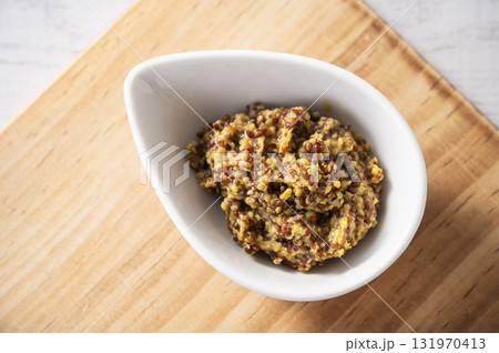 粒マスタード 131970413