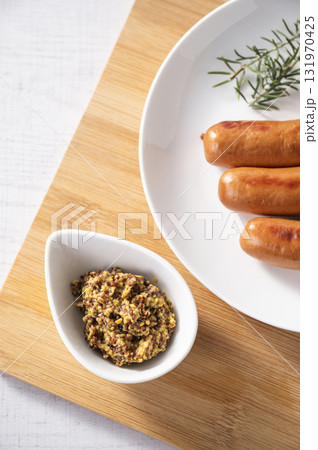 こんがりソーセージ　粒マスタード添え 131970425