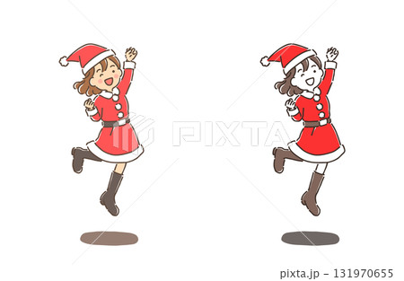Christmas・サンタクロースのコスプレをしてジャンプしている若い女性 131970655