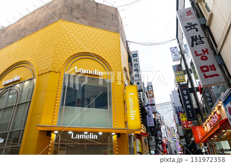 明洞通り周辺を散策　春の空　韓国ソウル 131972358