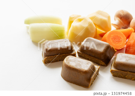 固形のカレールー 131974458