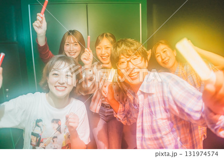 supporting my fave supporting my fave 131974574