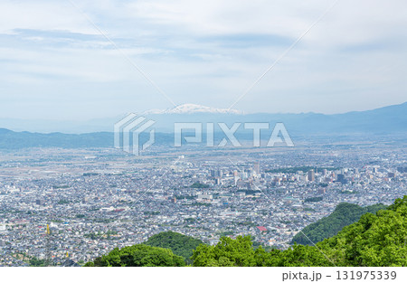 山形県山形市 高台から望む春の山形市の街並み 山形県山形市 高台から望む春の山形市の街並み 131975339