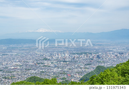 山形県山形市 高台から望む春の山形市の街並み 山形県山形市 高台から望む春の山形市の街並み 131975343