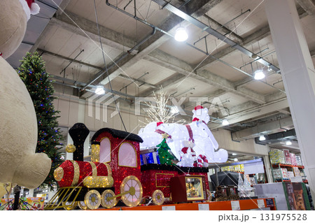 多摩境通りのコストコ クリスマスの雰囲気 京王相模原線多摩境駅の東口 東京都町田市小山ヶ丘 多摩境通りのコストコ クリスマスの雰囲気 京王相模原線多摩境駅の東口 東京都町田市小山ヶ丘 131975528