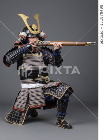 甲冑を着た武将 日本のサムライ 鉄砲隊 甲冑を着た武将 日本のサムライ 鉄砲隊 131978498