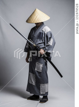 三度笠をかぶった浪人 131978528
