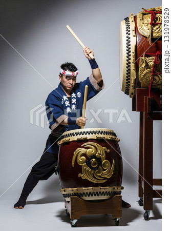 和太鼓を叩く男性 131978529