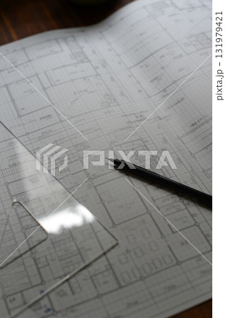 一級建築士試験の設計製図を描き終えた風景 131979421