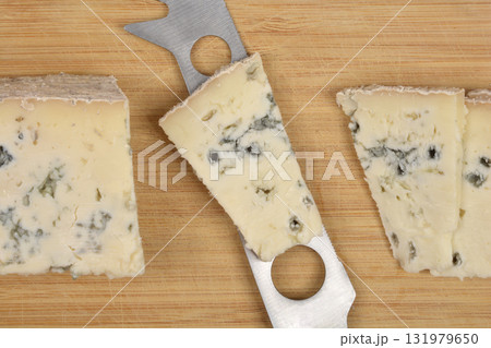 Gorgonzola Slices and Cheese Knife 131979650