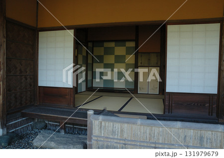 Japanese historical house / 純和風の歴史的建築~縁側のある障子窓の和室 Japanese historical house / 純和風の歴史的建築~縁側のある障子窓の和室 131979679