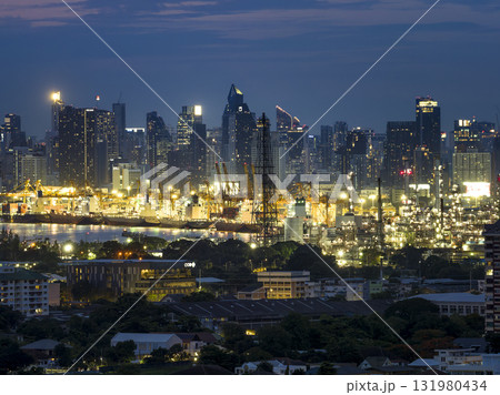 タイ・バンコク高層ビル群とチャオプラヤー川沿い工場地帯 夜景 / Bangkok. Thailand 131980434