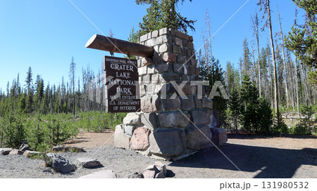 オレゴン州南部にあるクレーターレイク国立公園のクレーターレイク オレゴン州南部にあるクレーターレイク国立公園のクレーターレイク 131980532