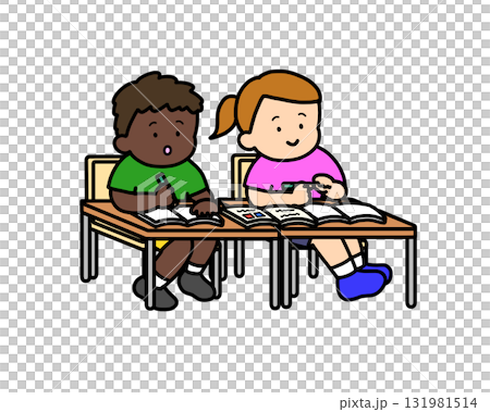 一對黑人和棕髮的人正在看一本教科書 131981514