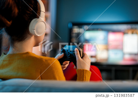 woman is playing video game 131983587