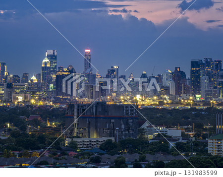 タイ・バンコク高層ビル群遠景夜景 / Bangkok, Thailand タイ・バンコク高層ビル群遠景夜景 / Bangkok, Thailand 131983599