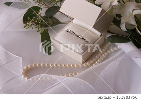 ブライダルイメージの白い蘭 131983756