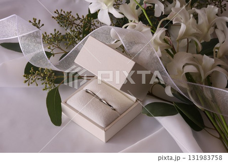 ブライダルイメージの白い蘭 131983758