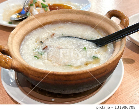 ピータンと豚肉入りお粥　皮蛋粥 131986709