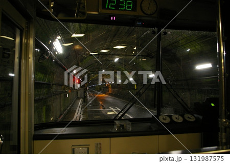 運転台の車窓から見る風景 131987575