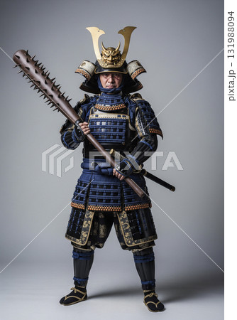 甲冑を着た武将 日本のサムライ こん棒を持つ 甲冑を着た武将 日本のサムライ こん棒を持つ 131988094
