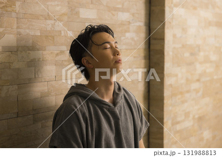 サウナの男性 131988813