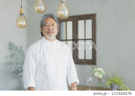 グレイヘアのシェフ 131988876