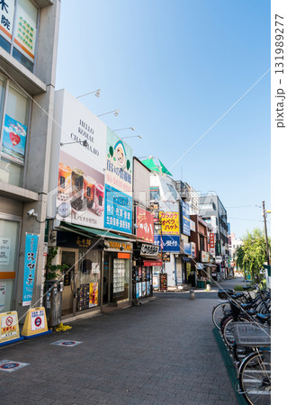 小田急小田原線狛江駅南口の風景　夏晴れの青空　東京都狛江市 131989277