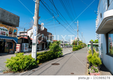 JR南武線 中野島駅前の風景 駐輪場 夏晴れの青空 神奈川県川崎市 JR南武線 中野島駅前の風景 駐輪場 夏晴れの青空 神奈川県川崎市 131989278