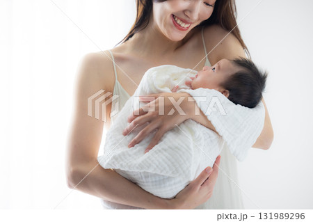 赤ちゃんとお母さん 赤ちゃんとお母さん 131989296