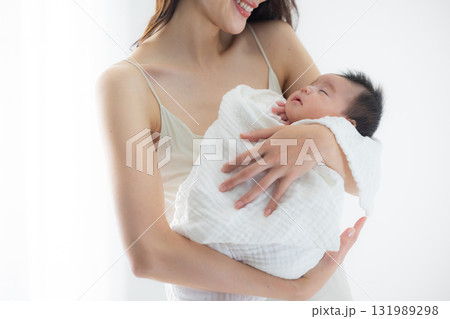 赤ちゃんとお母さん   131989298