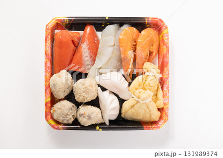 鍋具材セット（えび　たら　鮭　つみれ　水餃子　もち巾着） 131989374