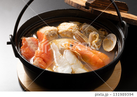 海鮮鍋（えび　鱈　鮭　あさり　つみれ） 131989394