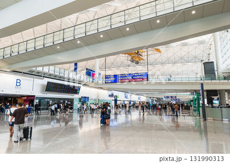 香港国際空港 到着ロビー ※一部ソフトフォーカス 香港国際空港 到着ロビー ※一部ソフトフォーカス 131990313