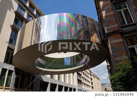 The round pedestrian bridge Passerelle Tondo connecting the Chamber of Representatives with Forum building, the Federal Government of Belgium, Brussels 131992049