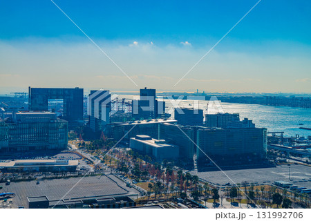 【東京都】お台場・テレコムセンター駅と東京湾 131992706