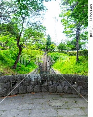 新緑に包まれた安積疏水の景色 131994309