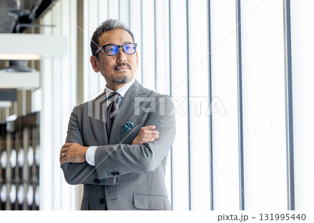 スーツのシニア男性 131995440