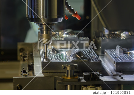 The CNC milling machine rough cutting the injection mold parts by indexable tools . The CNC milling machine rough cutting the injection mold parts by indexable tools . 131995851